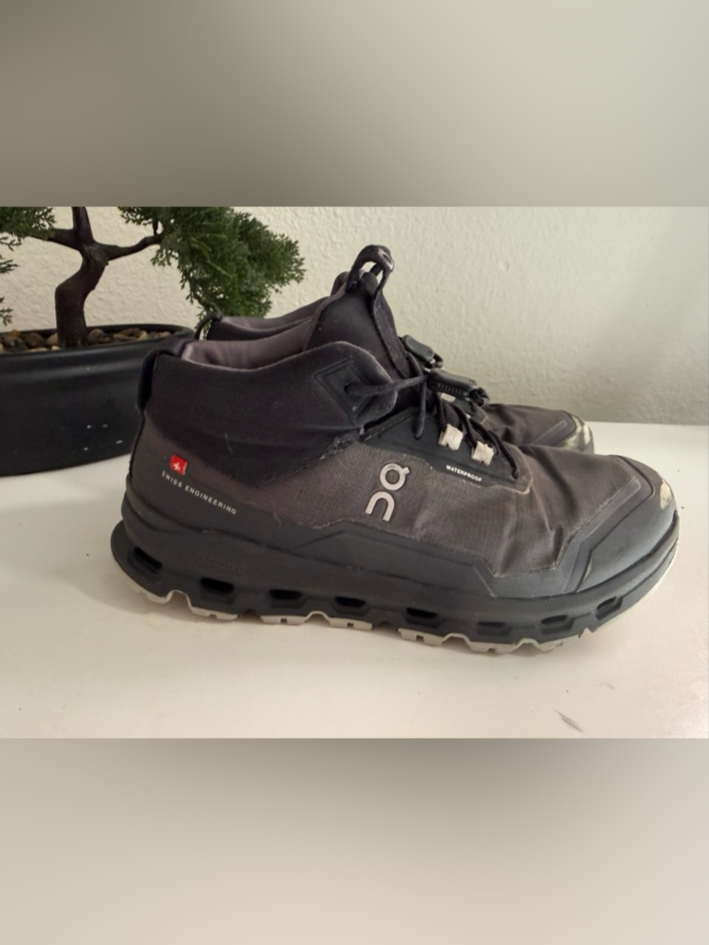 On Running Kids Black and White Low-Top Sneakers